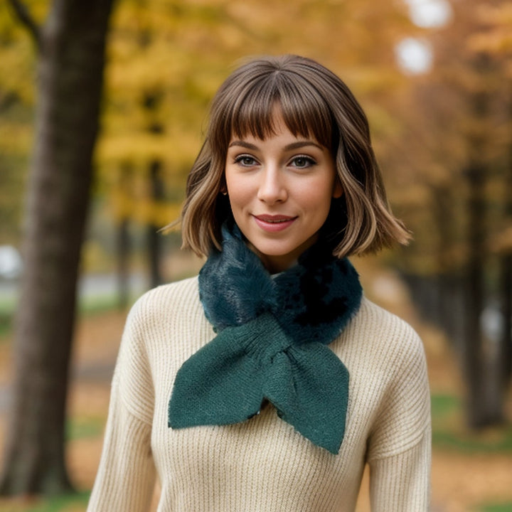 Bela Bela - Knitted Tie Fur Faux Collar - Emerald Green